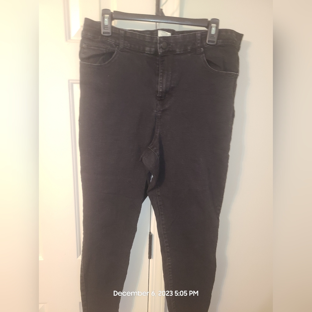 Women's Fashion Nova Jeans, plus size 16. Black